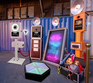 Fotobox verleih für Hamburg, Niedersachsen, Mecklenburg Vorpommern und Schleswig-Holstein von FotoboxHamburg. Miete jetzt deine Fotobox für deine Hochzeit, Messe, Geburztag oder Firmenfeier.